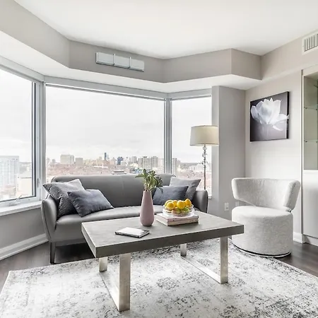 Yorkville Luxury 2 Bedroom & Parking